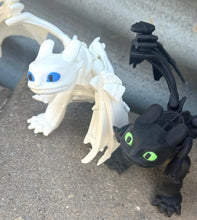 Toothless and Light Fury, Articulated, 3D printed, How to Train Your Dragon