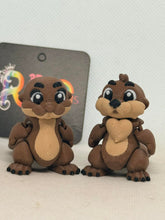 Adorable Otter Couple Figurines – Sweet & Collectable!