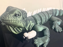 Giant Iguana – 1.6m Long Articulated 3D Printed Reptile