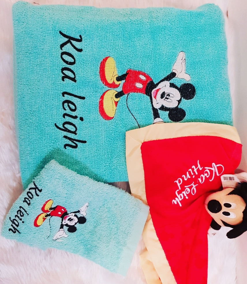 Mickey towel/comforter set